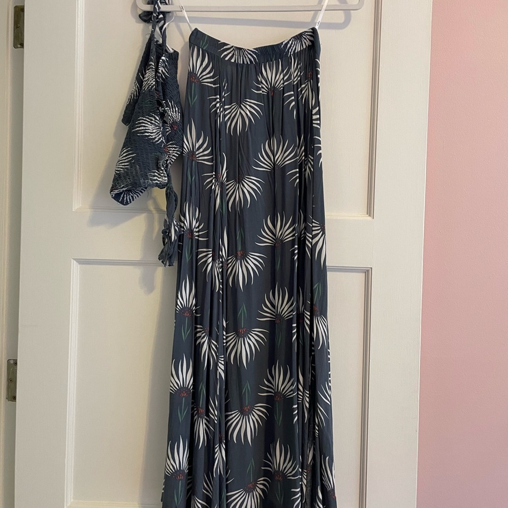 Small lulu floral crop top and long skirt set